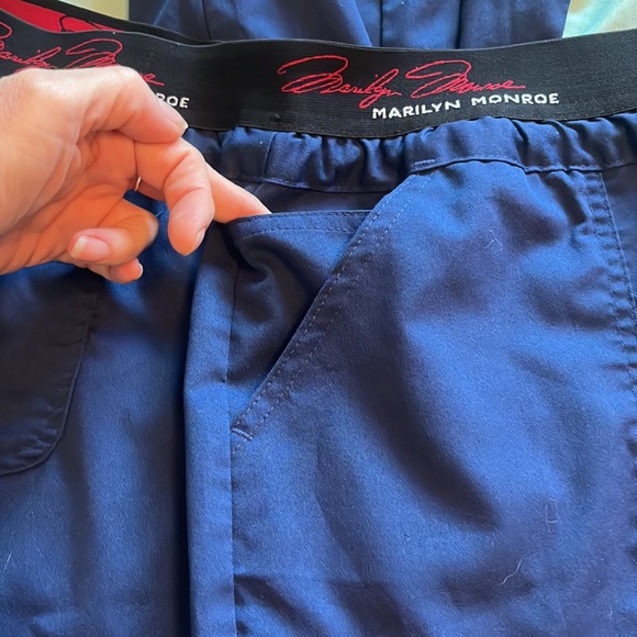 NURSES UNIFORM SCRUBS MARILYN MONROE MEDICHIC BLUE LARGE BOTTOMS 🫶🏼🦷 - Picture 10 of 12